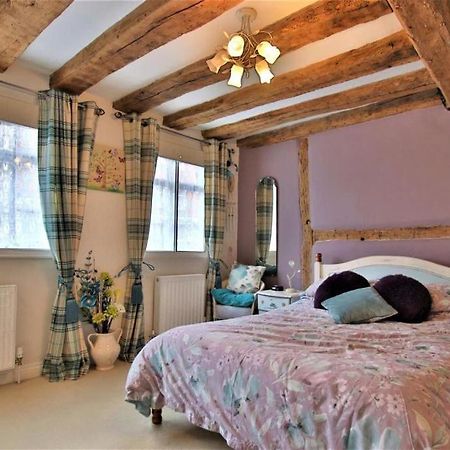 Tudor Cottage - Hidden Treasure Тюксбъри Екстериор снимка